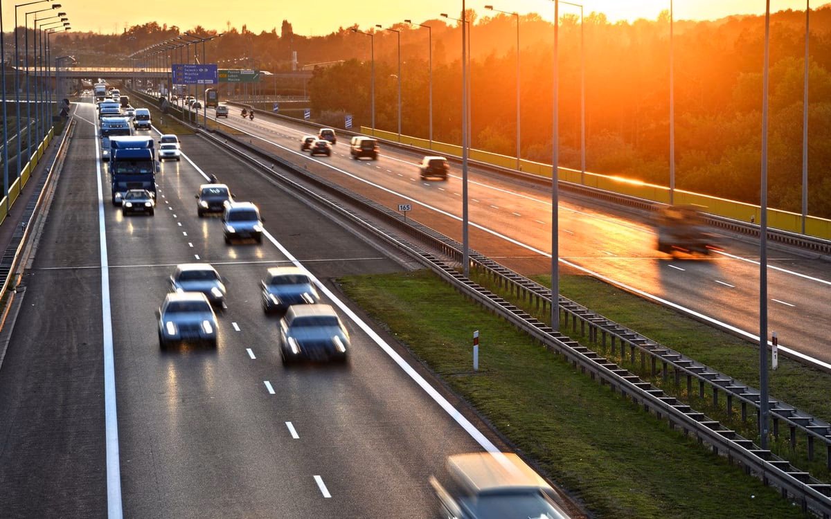 Jakie są zmiany w art. 29 ust. 1 ustawy o drogach publicznych?