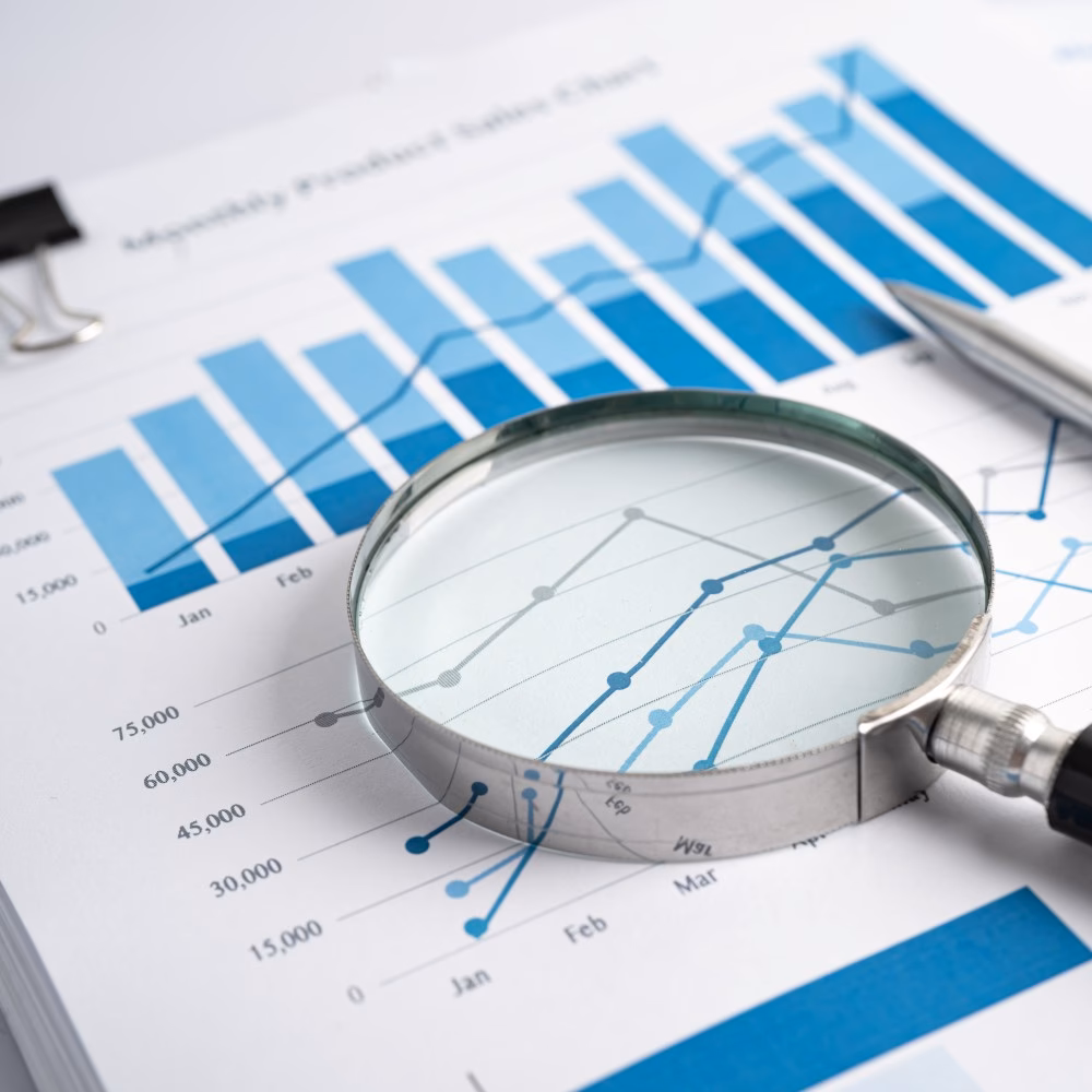 Jaka jest różnica pomiędzy procesem audytu a kontrolą?