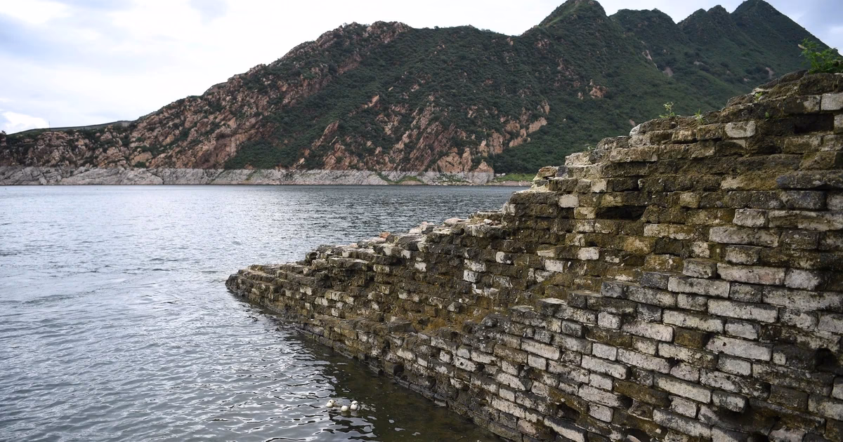 Czy mur chiński widać z kosmosu gołym okiem?