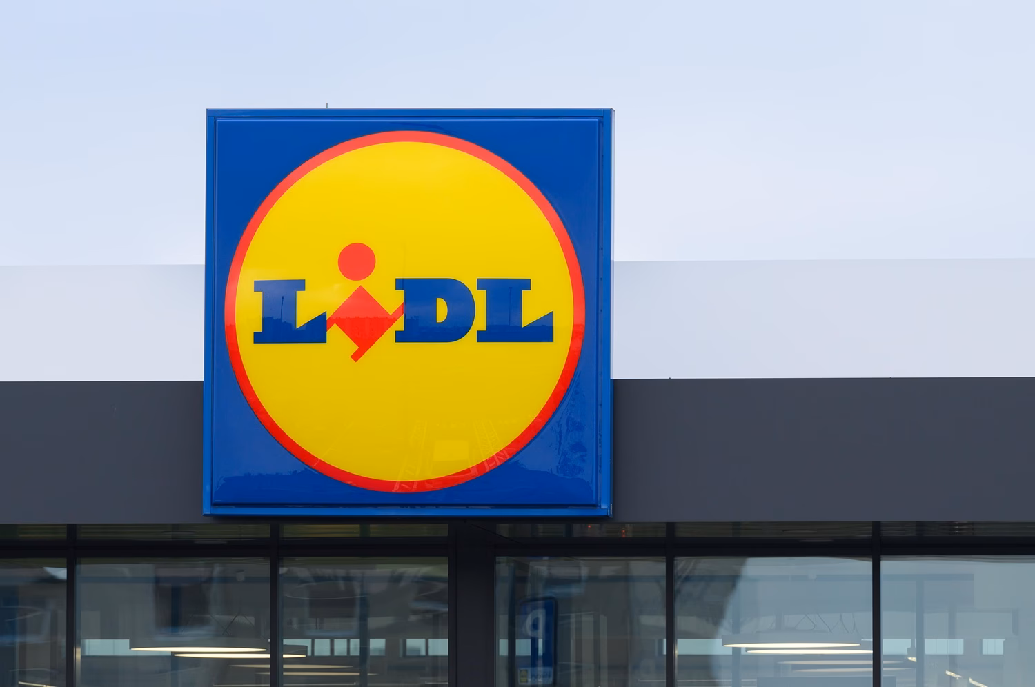 Ile zarabiają pracownicy Lidla?