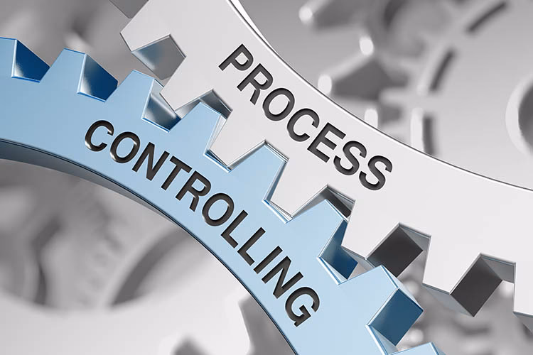 Kto dokonuje oceny spełnienia minimalnych wymagań dla maszyn?