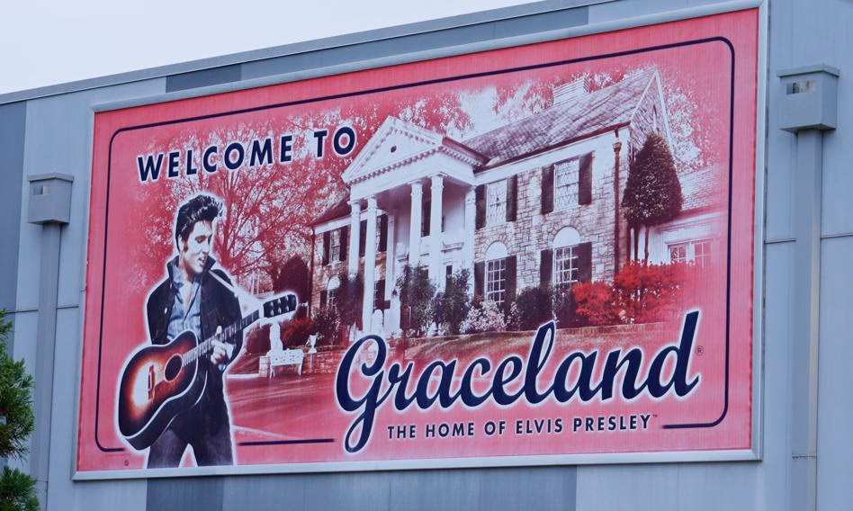 How much did Presley weigh at death?