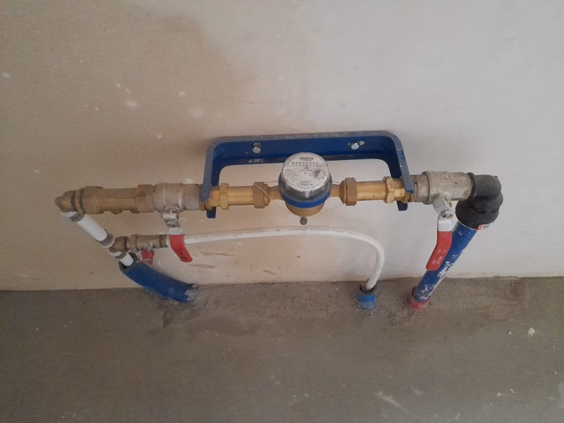 Kto wystawia protokół szczelności instalacji wodnej?