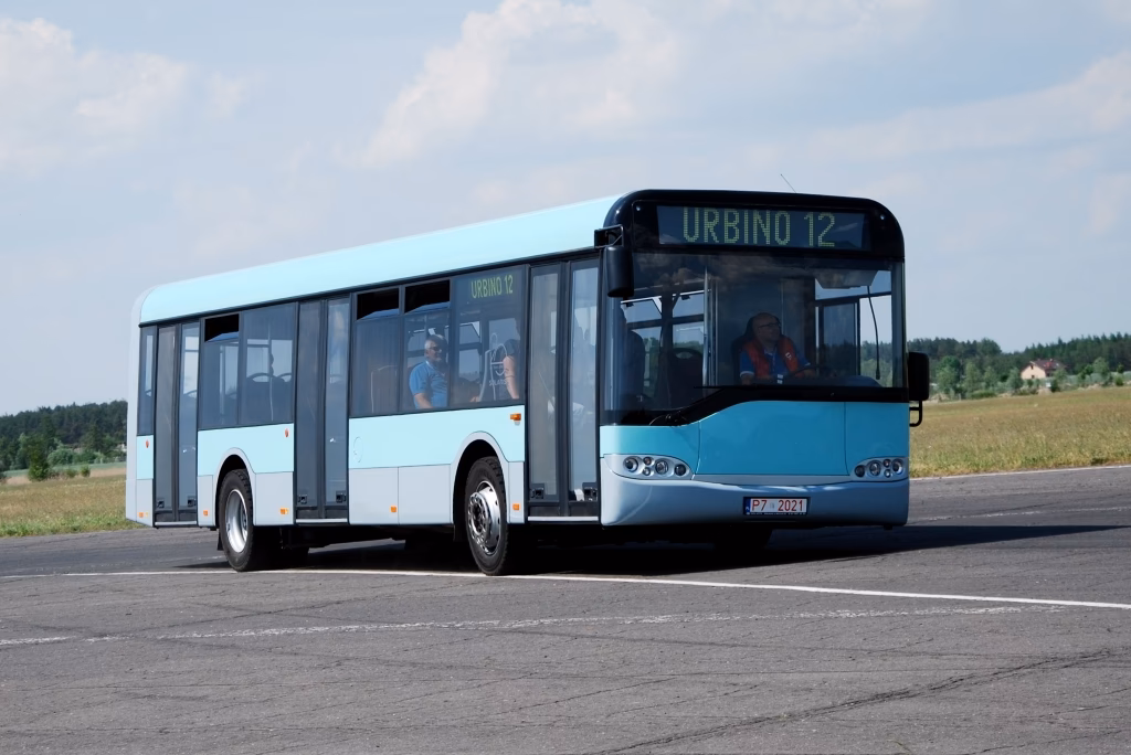 What is the battery capacity of Solaris electric bus?