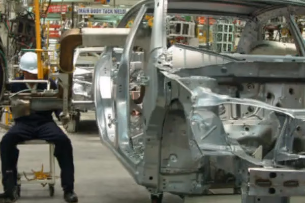 Ile zarabia właściciel warsztatu samochodowego?