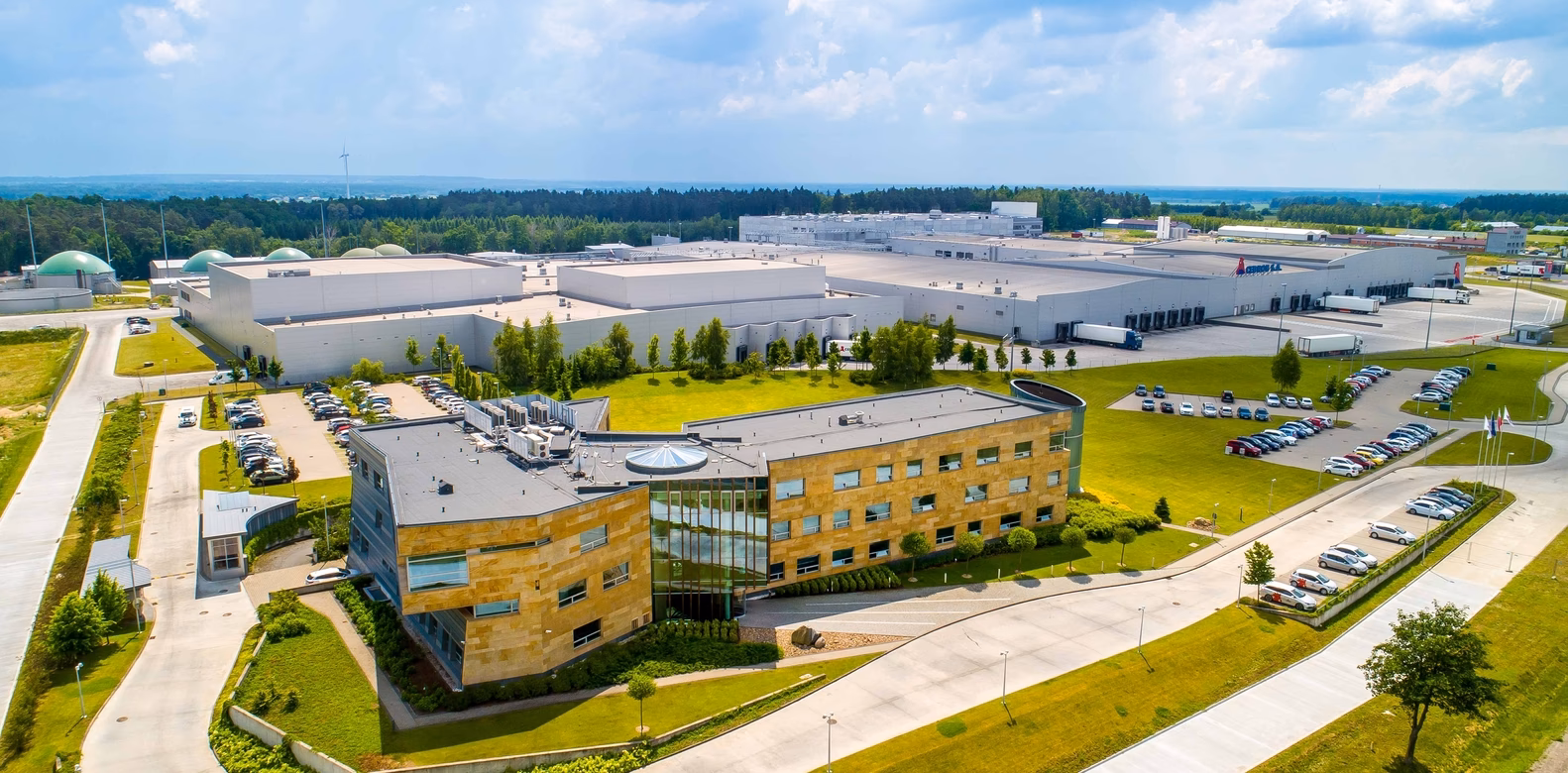 Ile zarabia pracownik Cedrob?