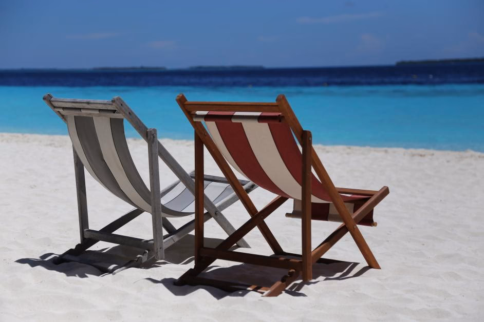 Jakie firmy muszą wypłacać wczasy pod gruszą?