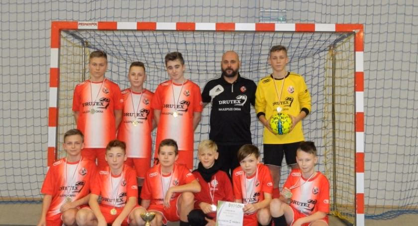 Ile zarabia pracownik drutexu?