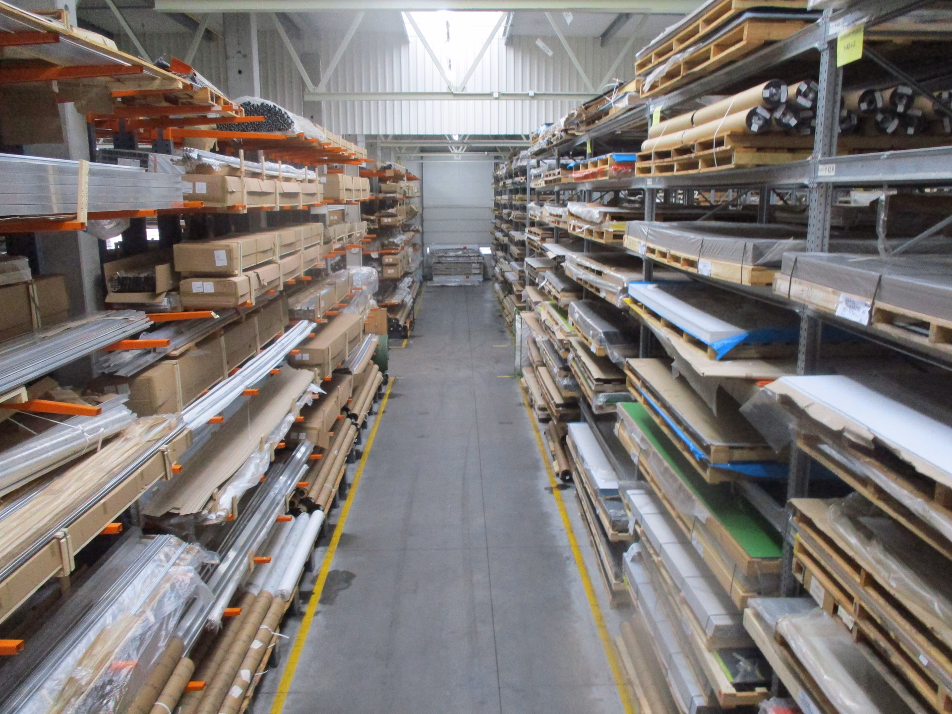 Kto jest dyrektorem generalnym firmy Plastics?