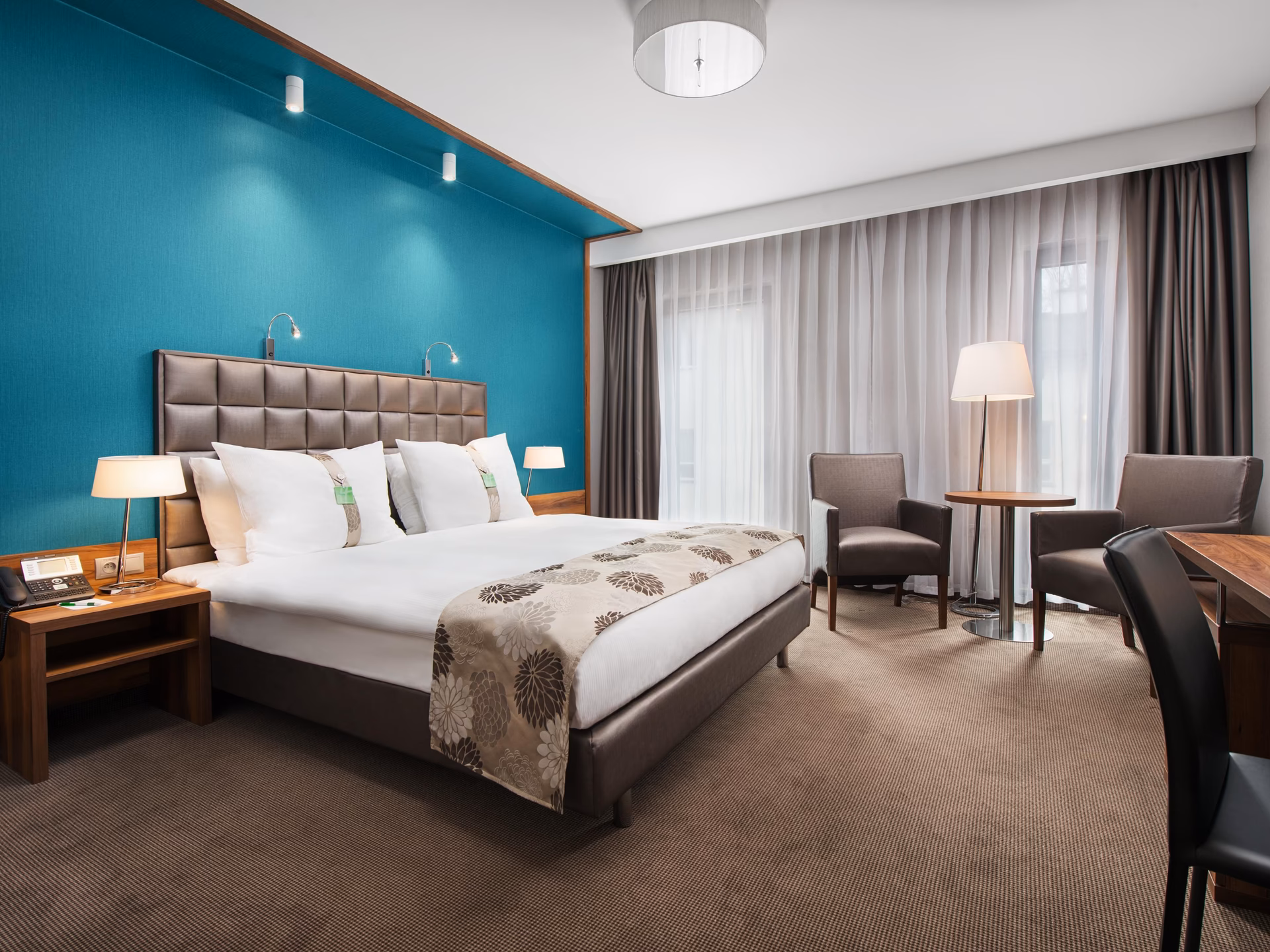 Czy IHG i Holiday Inn to to samo?
