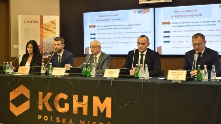 Ile zarabia pracownik KGHM?