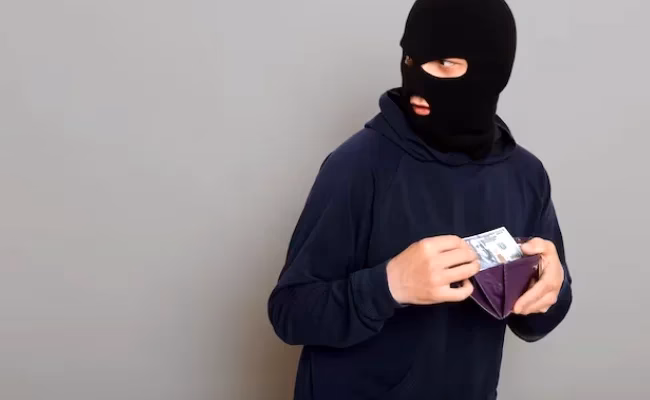 Jakie przestępstwo stanowi kradzież mienia o wartości 800 zł?