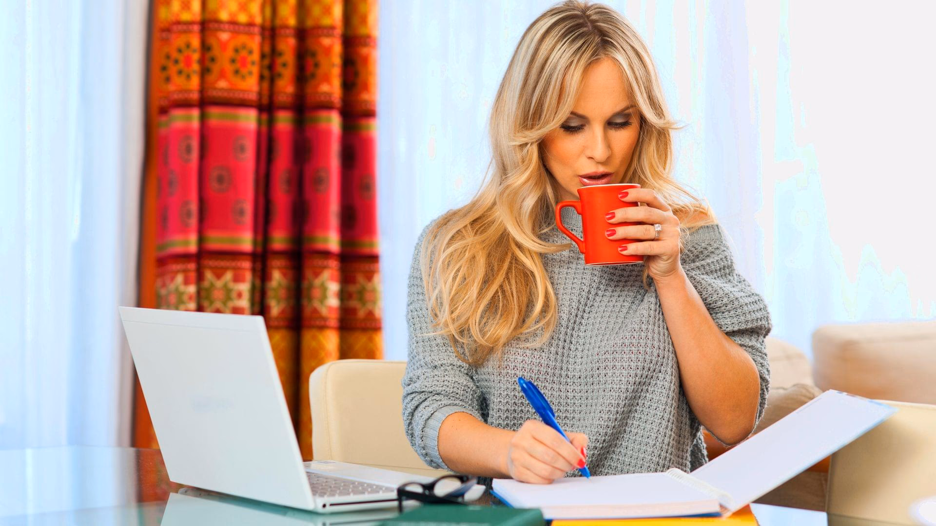 Czym jest księgowy pracujący w niepełnym wymiarze godzin?