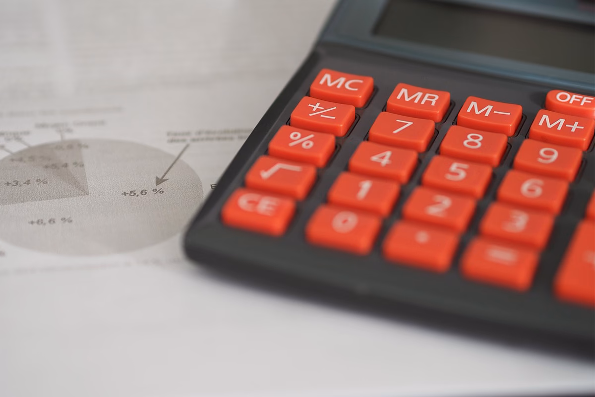 Kto weryfikuje roczny bilans firmy?