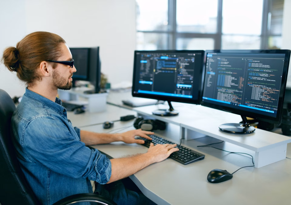 Jaka jest różnica między księgowym a programistą?