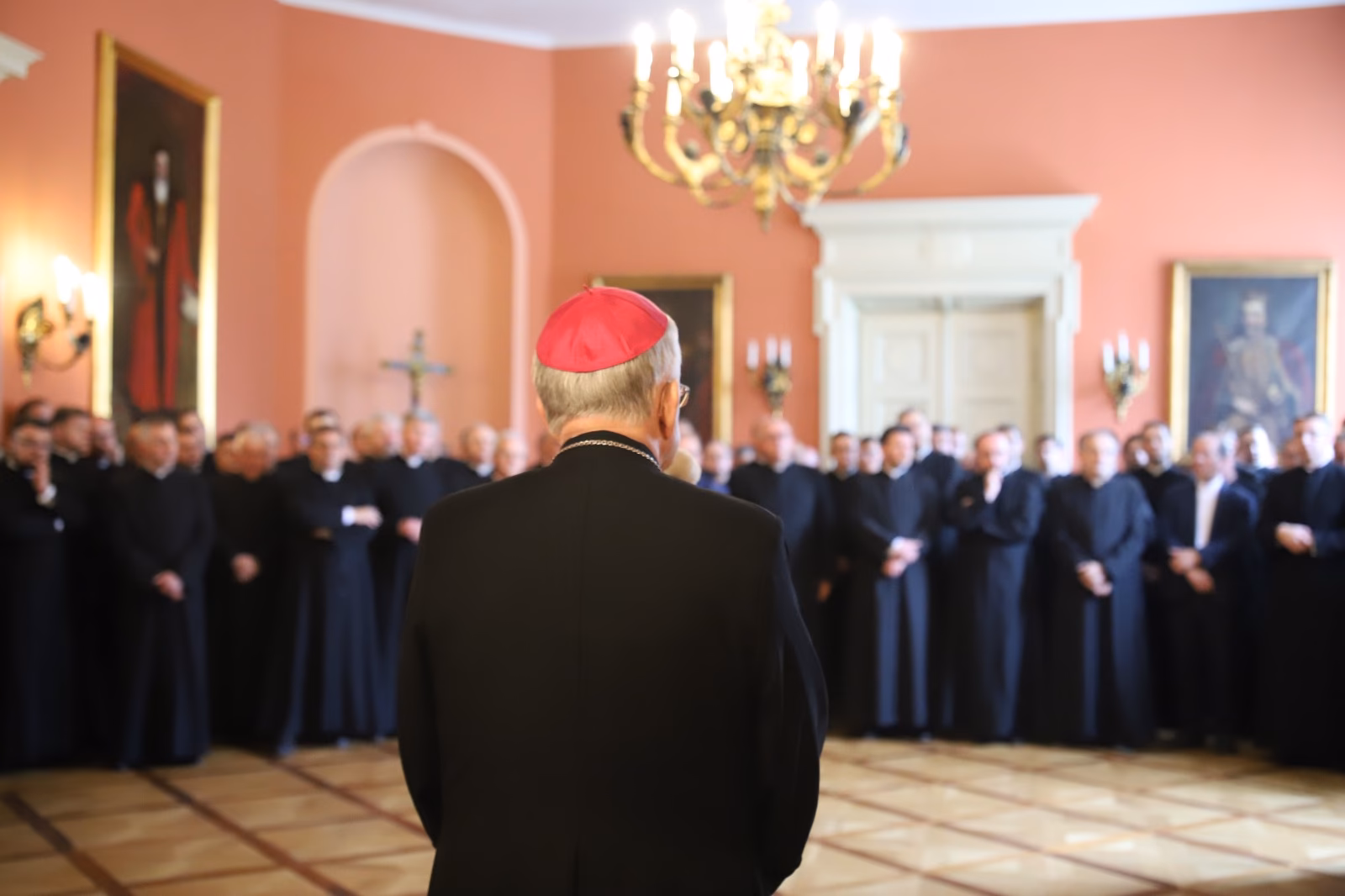 Jak się nazywa biskup z Krakowa?