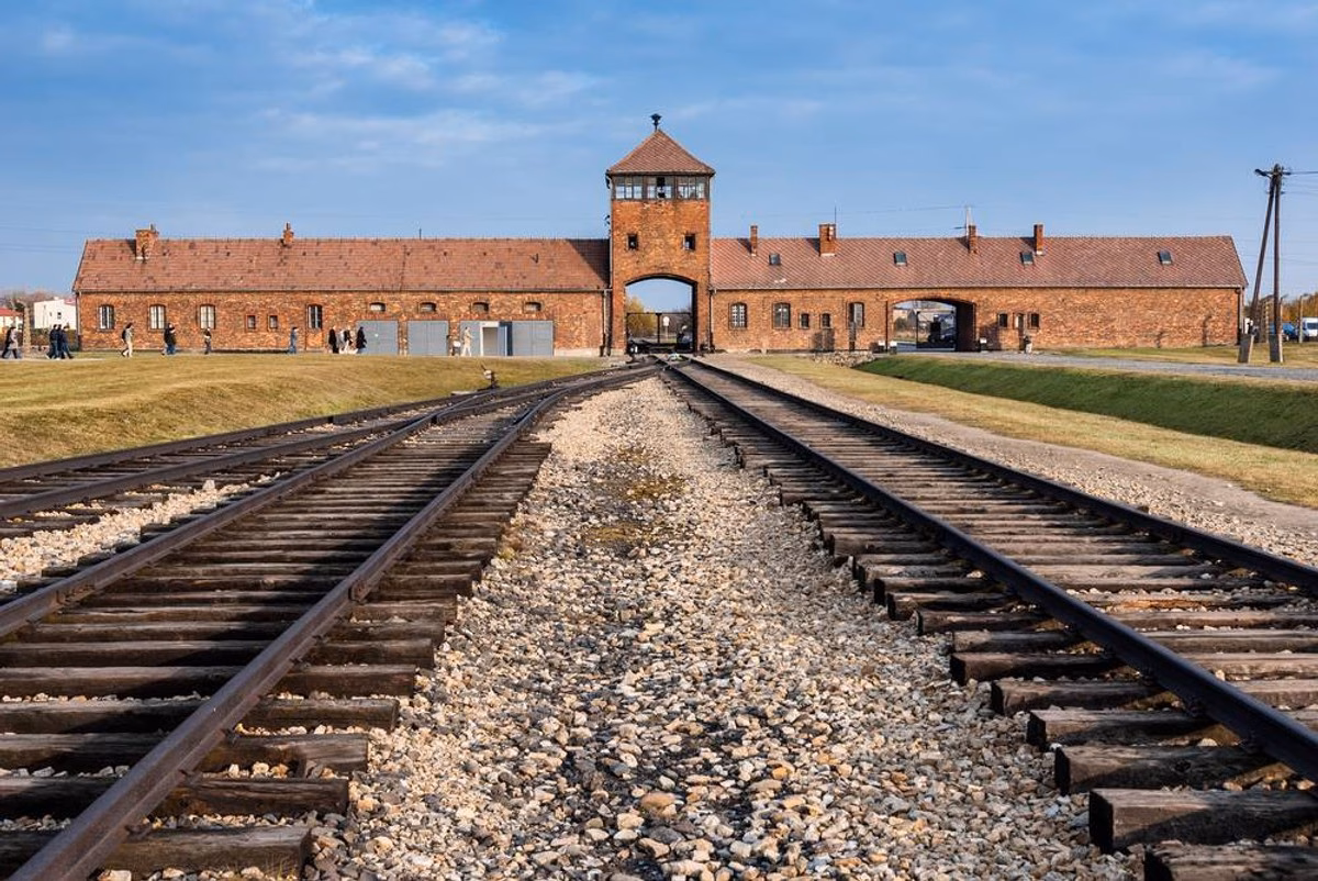 Kto finansuje muzeum Auschwitz?