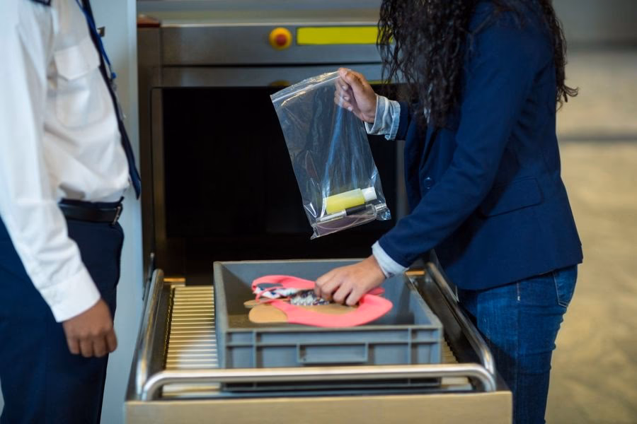 Czym różni się port lotniczy od lotniska?