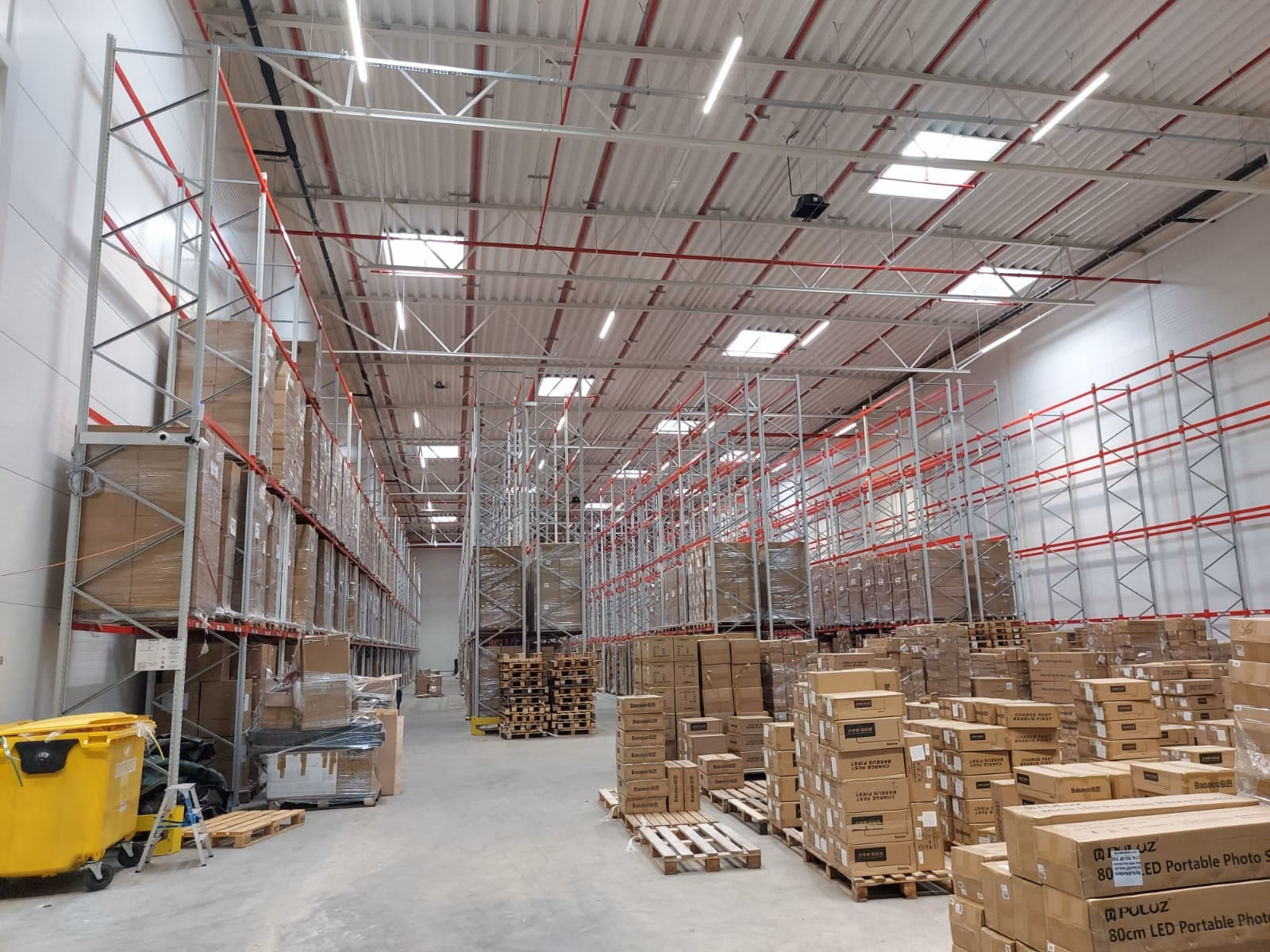 Jak opisać regały magazynowe?