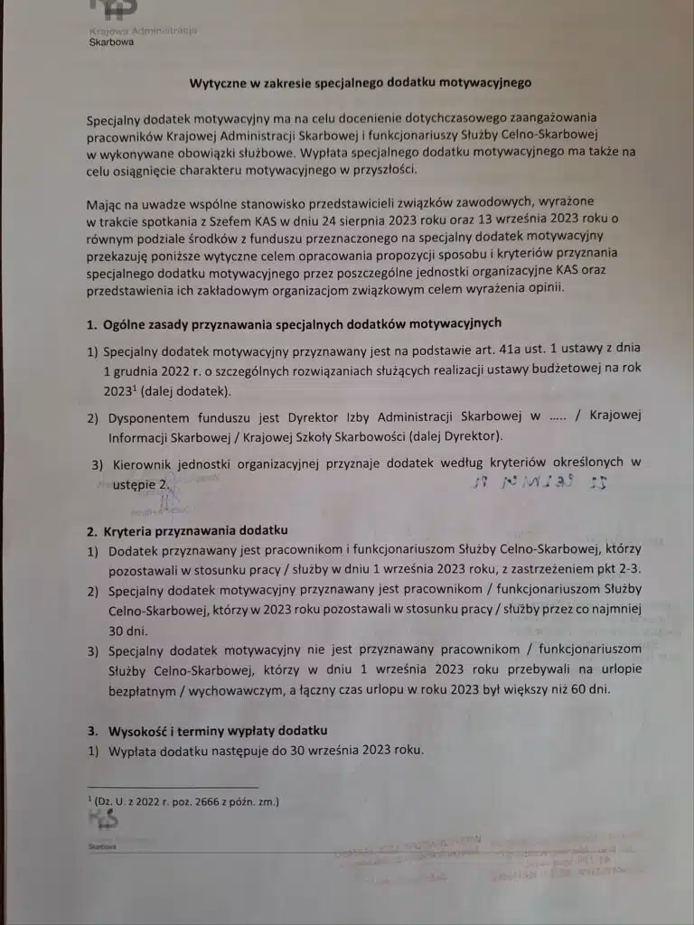 Czy dyrektor może nie przyznać dodatku motywacyjnego nauczycielowi?