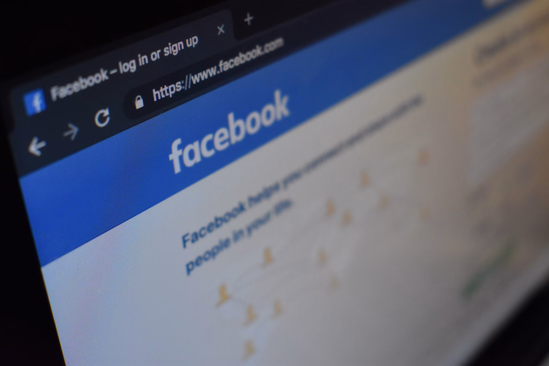 Czy Facebook wystawia faktury za reklamę?