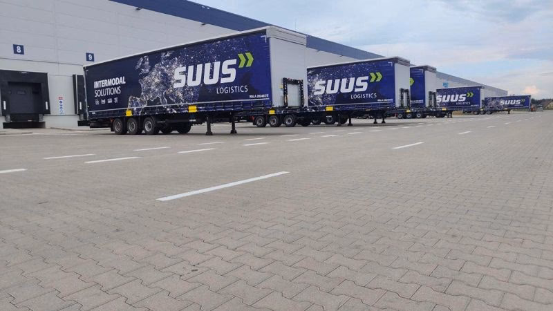 W jakich godzinach dostarcza Rohlig Suus?