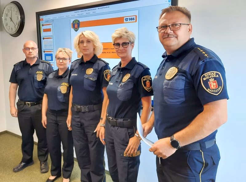 Ile zarabia straż miejska Warszawa?