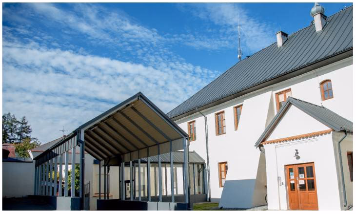 Kto jest dyrektorem szpitala w Szczebrzeszynie?