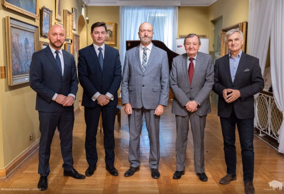 Pod kogo podlega urząd marszałkowski?