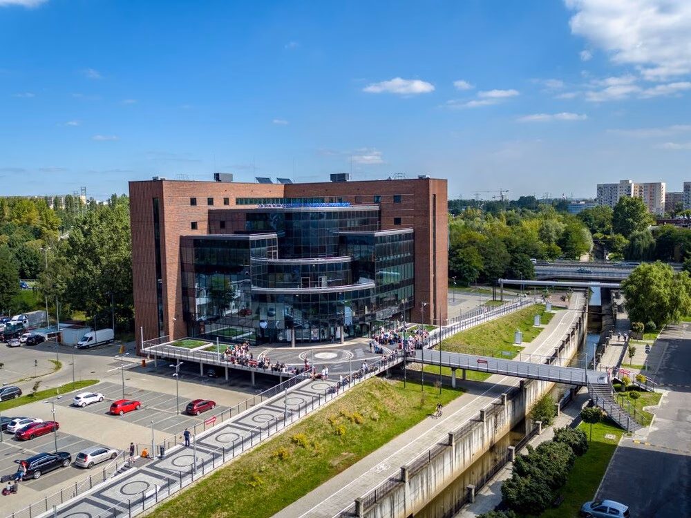 Ile osób na jedno miejsce UE Katowice?