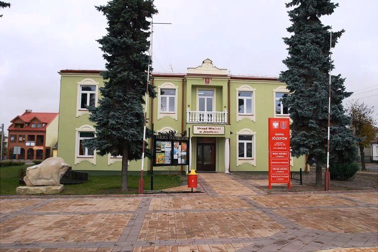 Do jakiej gminy należy Józefów?