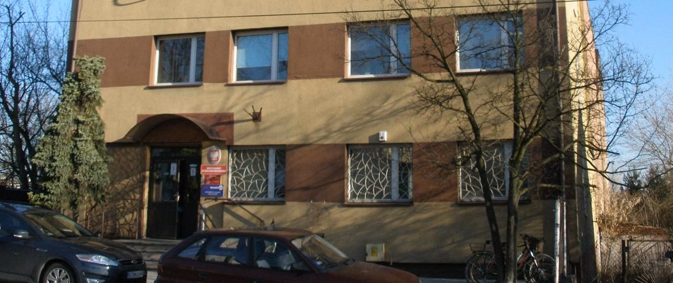 Jaki urząd skarbowy obsługuje podatników z Ujazdu?