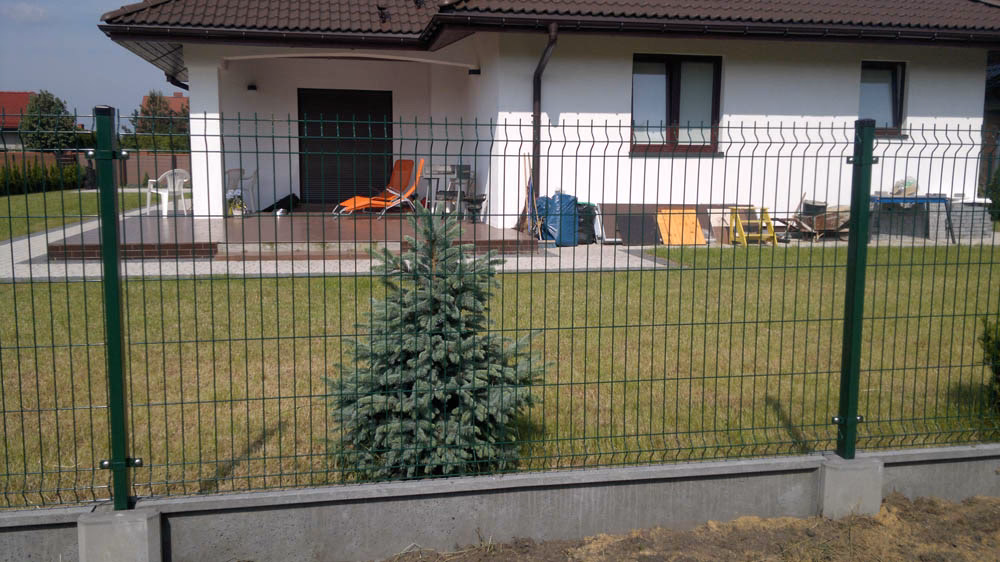 Kto jest właścicielem ogrodzenia między sąsiadami?