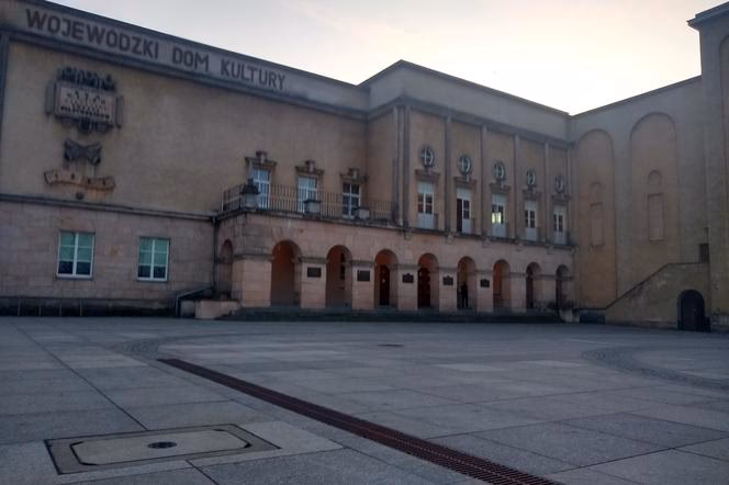 Ile zarabia dyrektor WDK Kielce?